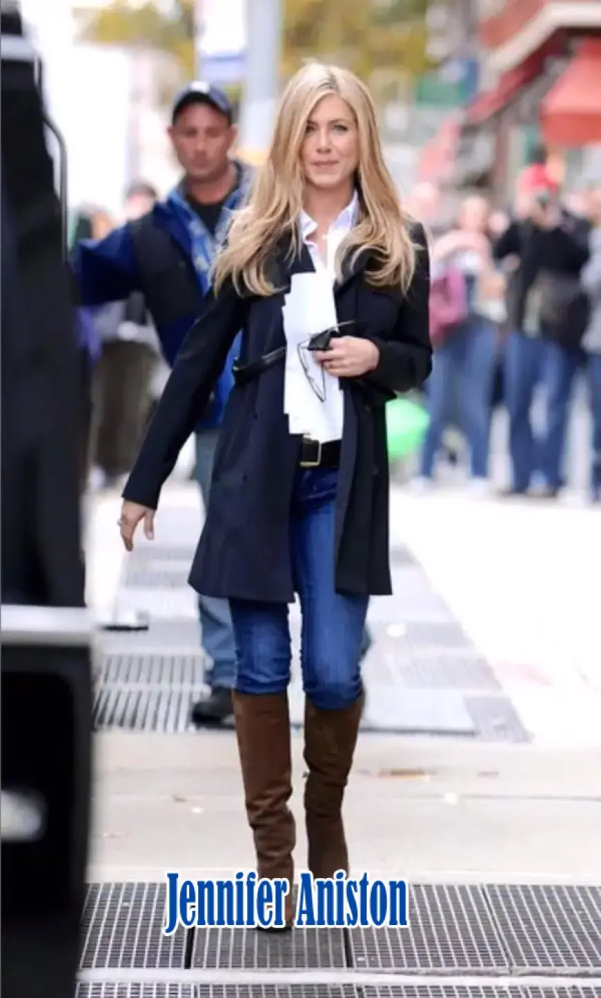 Jennifer Aniston:Trench coat