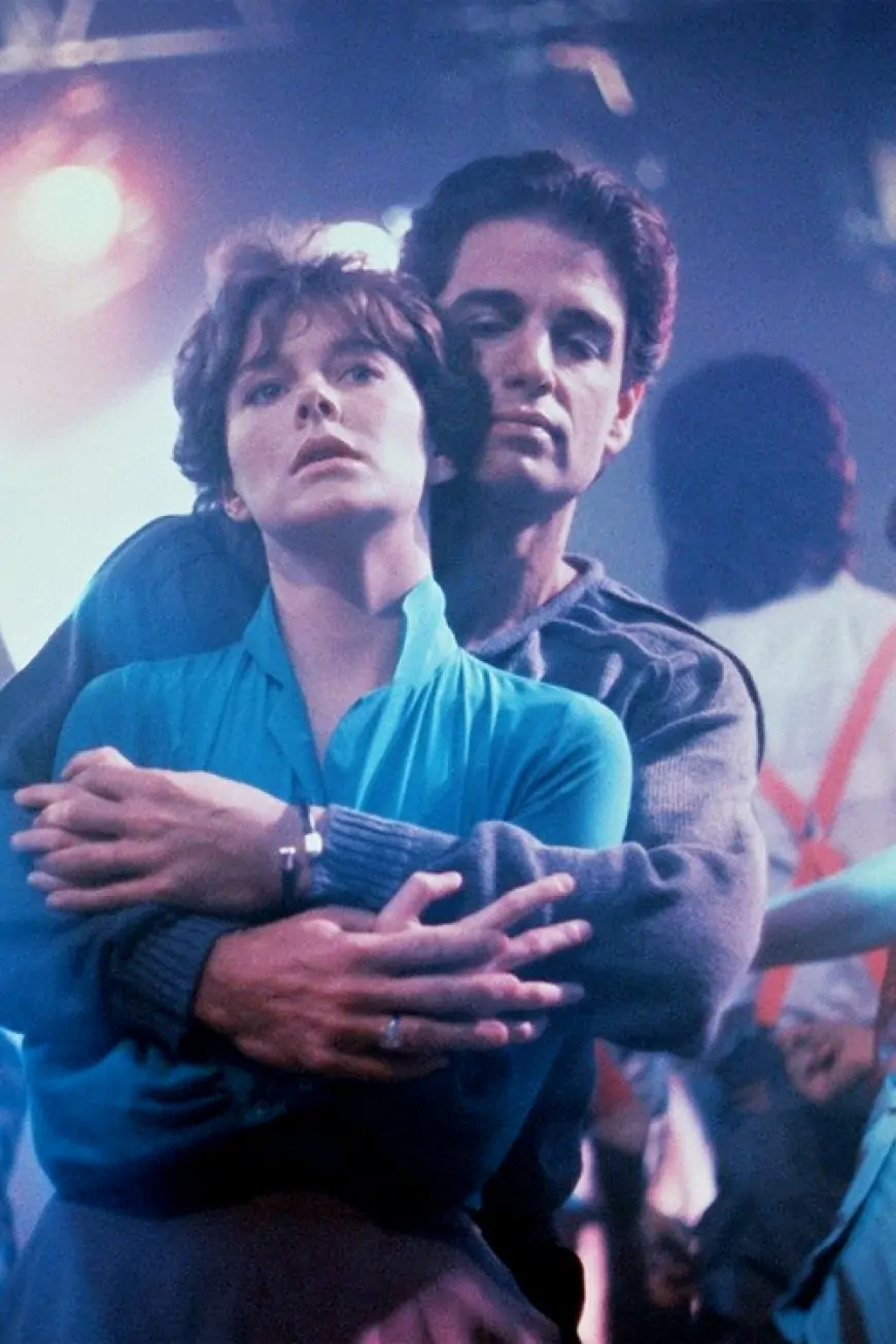 Jerry dancing with Amy in the nightclub: Fright Night