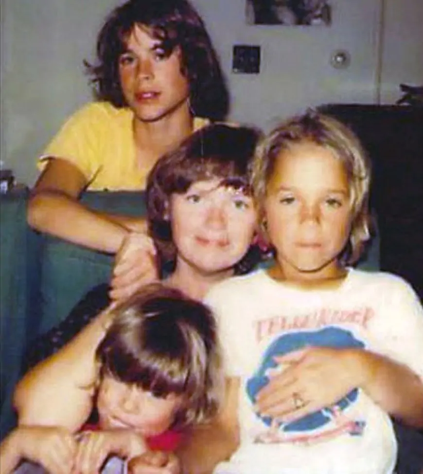 Young Rob Lowe with his mother and family
