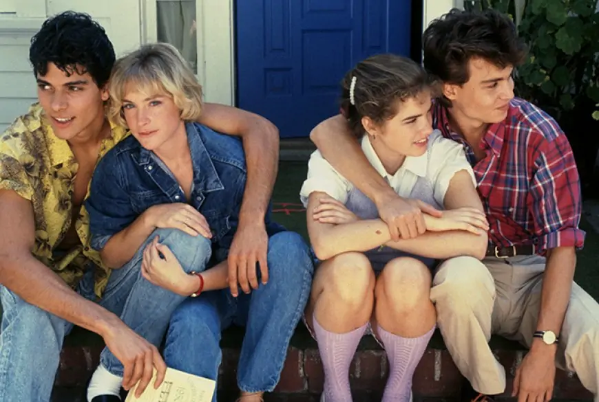 Rod, Tina, Nancy and Glen sitting on porch: A Nightmare On Elm Street (1984)